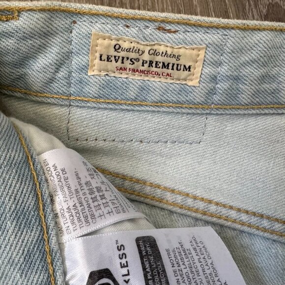NWOT Levi's Premium 501 Original Fit High Rise Women's Shorts, BIG E, Light Wash - Picture 6 of 8